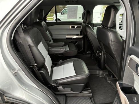 Used 2023 Ford Explorer XLT w/ Equipment Group 202A AWD/4WD image 17