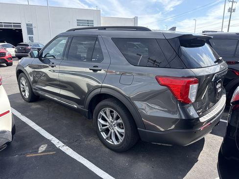 Used 2020 Ford Explorer XLT w/ Equipment Group 202A AWD/4WD image 2