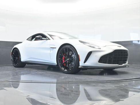 Used 2025 Aston Martin V8 Vantage Coupe image 77