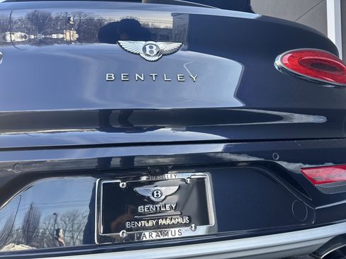 Used 2023 Bentley Bentayga Extended Wheelbase image 28