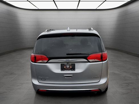 Used 2020 Chrysler Pacifica Limited image 4