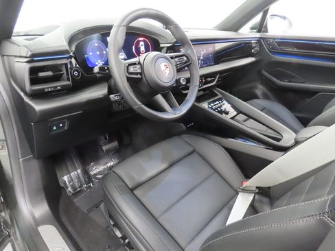 Certified 2025 Porsche Macan 4 Electric AWD/4WD image 4