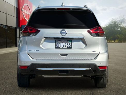 Used 2020 Nissan Rogue SV w/ Premium Package FWD image 8