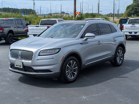 Used 2022 Lincoln Nautilus Reserve image 2