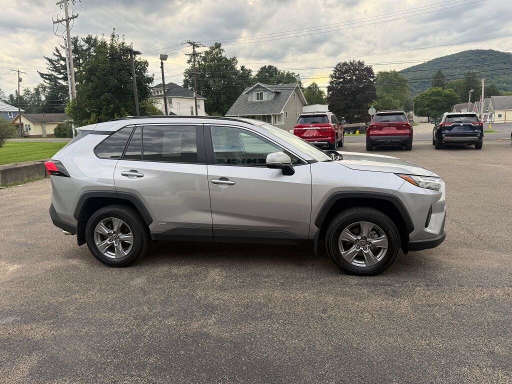 Used 2025 Toyota RAV4 XLE AWD/4WD image 6