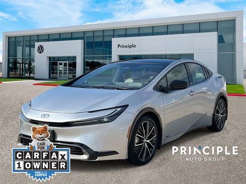 Used 2025 Toyota Prius XLE image 1