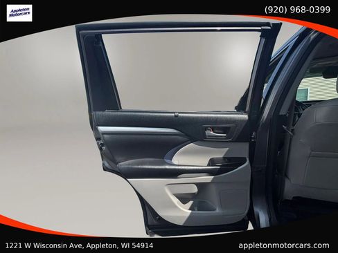 Used 2018 Toyota Highlander XLE AWD/4WD image 34