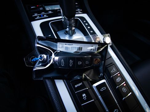 Used 2025 Porsche 718 Boxster RWD image 33