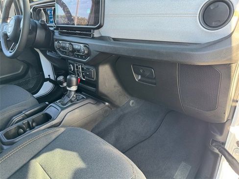 Used 2024 Jeep Wrangler Unlimited w/ Convenience Group image 12