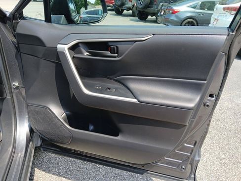 Used 2021 Toyota RAV4 LE FWD image 15