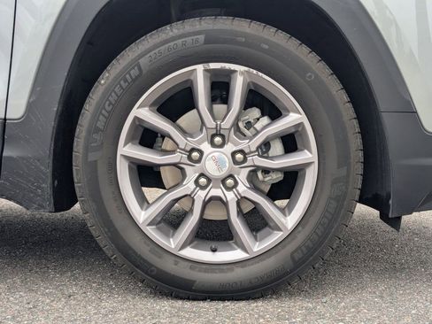 Certified 2023 GMC Terrain SLT FWD image 9
