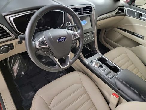 Used 2017 Ford Fusion SE w/ Fusion SE Technology Package FWD image 12