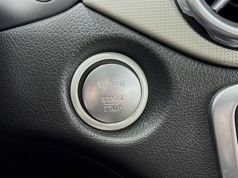 Used 2018 Mercedes-Benz GLA 250 4MATIC image 27