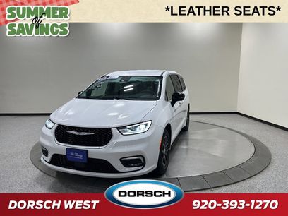 Used 2025 Chrysler Pacifica Select