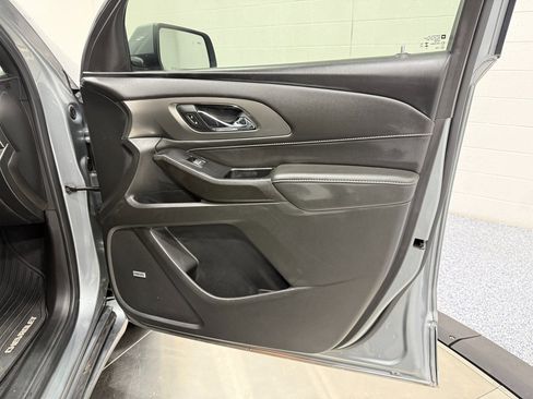 Used 2023 Chevrolet Traverse Premier image 26