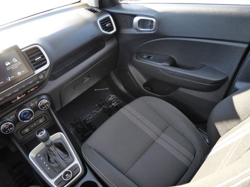 Certified 2023 Hyundai Venue SEL image 11