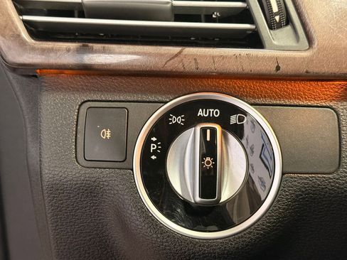 Used 2011 Mercedes-Benz E 350 4MATIC Sedan image 32