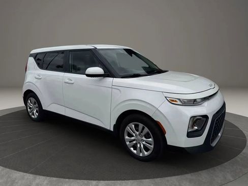 Used 2022 Kia Soul LX image 3
