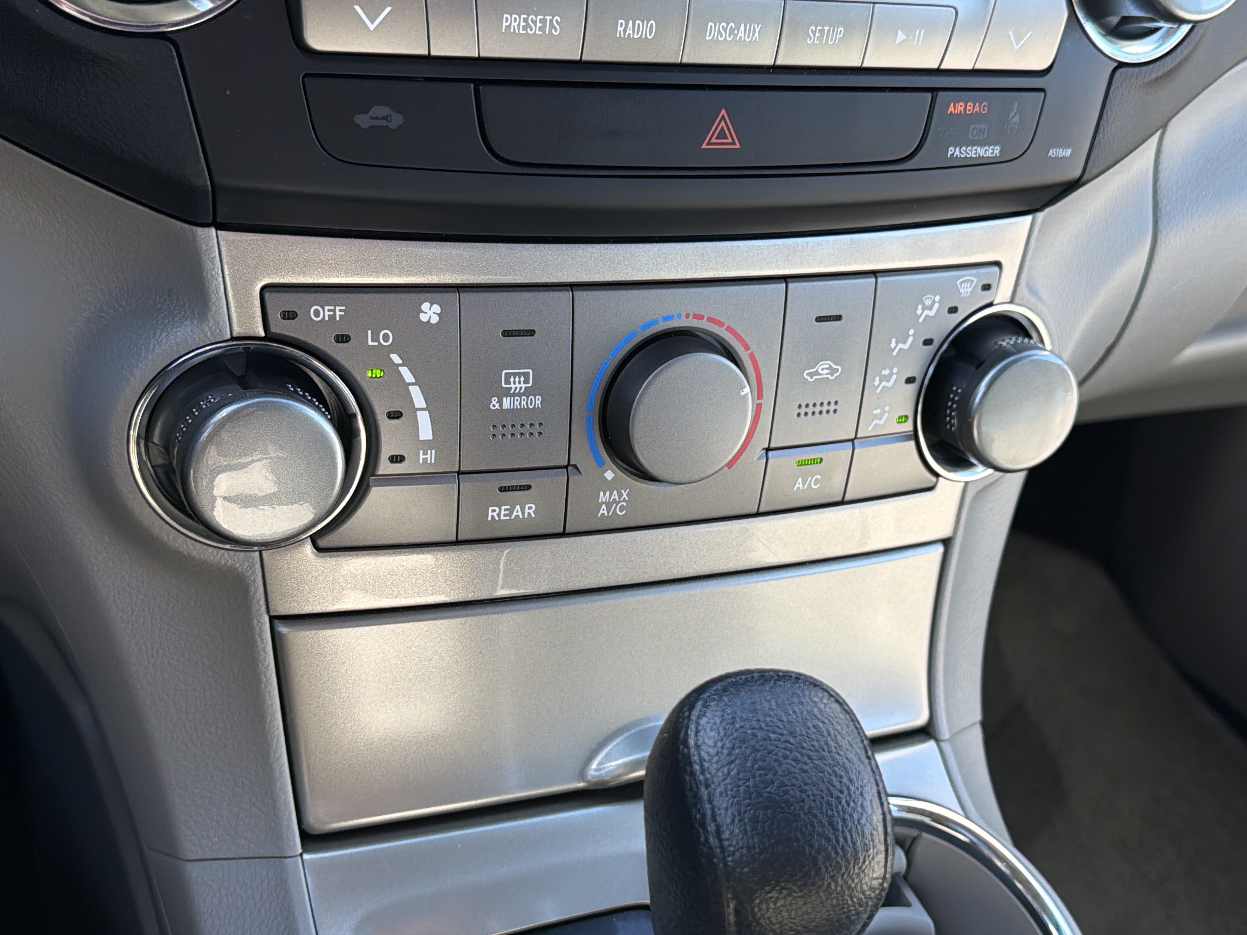 Used 2012 Toyota Highlander 4WD w/ Tech Pkg image 21