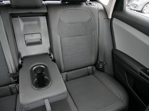 Used 2024 Volkswagen Taos SE w/ Panoramic Sunroof Package image 14