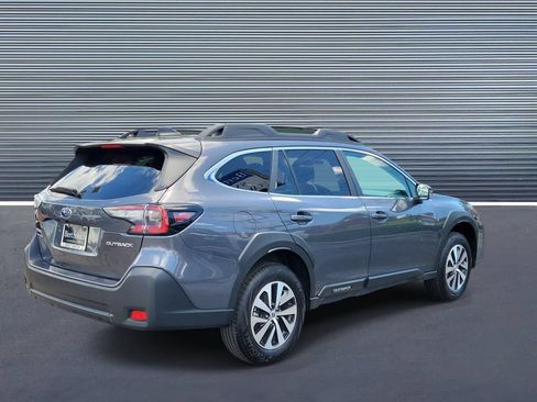 Used 2025 Subaru Outback Premium AWD/4WD image 3