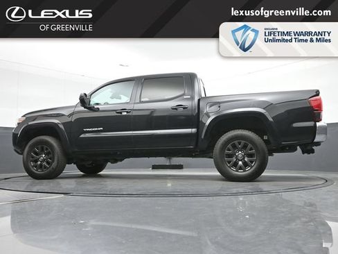 Used 2021 Toyota Tacoma SR5 AWD/4WD image 15