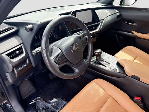 Used 2024 Lexus UX 250h AWD w/ Premium Package image 10