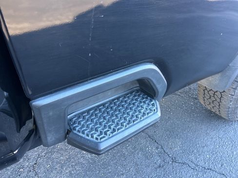 Used 2024 GMC Sierra 2500 AT4 image 13