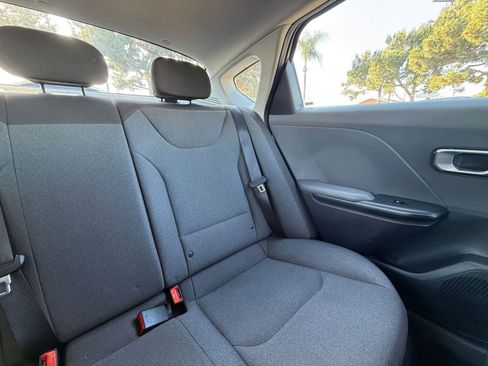 Used 2025 Kia K4 LXS image 34