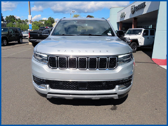 Certified 2024 Jeep Wagoneer L Series II w/ Flexible Seating Group AWD/4WD image 3