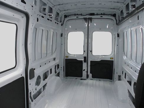 New 2023 Ford E-Transit 148 High Roof image 19