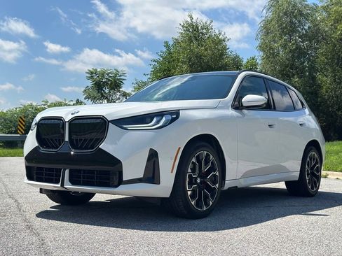 Used 2025 BMW X3 xDrive30i w/ Premium Package AWD/4WD image 3