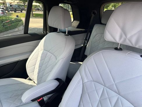 Used 2024 BMW X7 xDrive40i w/ Executive Package AWD/4WD image 18