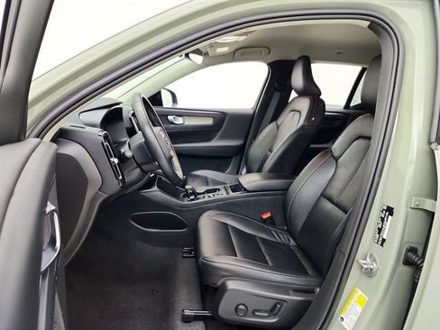 Certified 2024 Volvo XC40 B5 Core AWD/4WD image 17