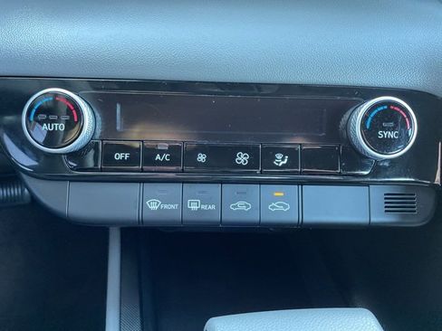 Used 2022 Hyundai Elantra SEL w/ Cargo Package image 18