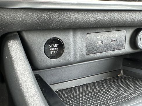 Used 2025 Nissan Rogue SV image 34