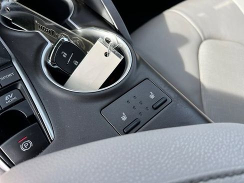 Used 2023 Toyota Camry XLE image 25