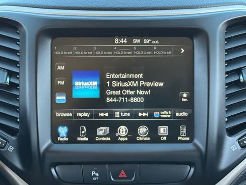 Used 2018 Jeep Cherokee Limited AWD/4WD image 13