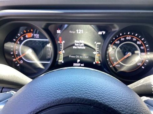Used 2025 Jeep Wrangler Unlimited Sahara AWD/4WD image 22