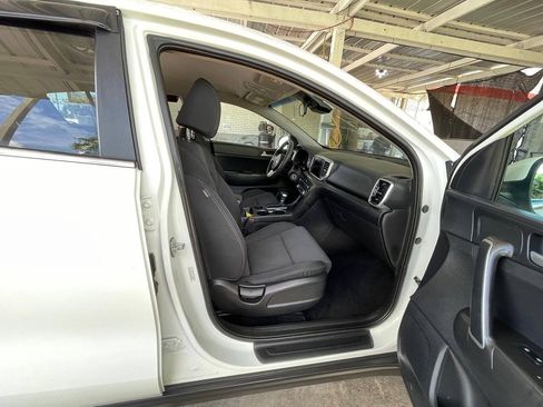 Used 2020 Kia Sportage LX AWD/4WD image 4
