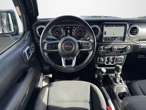 Used 2018 Jeep Wrangler Unlimited Sahara AWD/4WD image 15