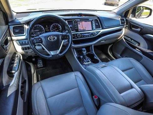 Used 2015 Toyota Highlander XLE AWD/4WD image 24