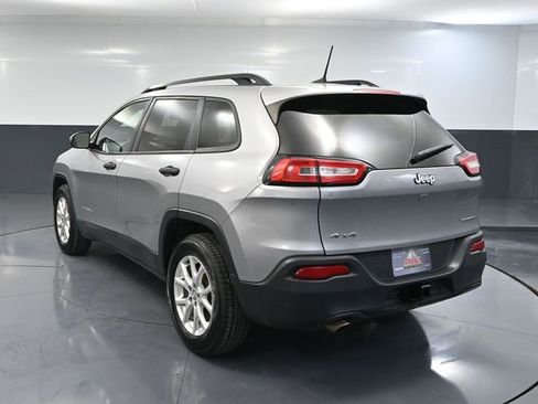 Used 2017 Jeep Cherokee Sport w/ Cold Weather Group image 7