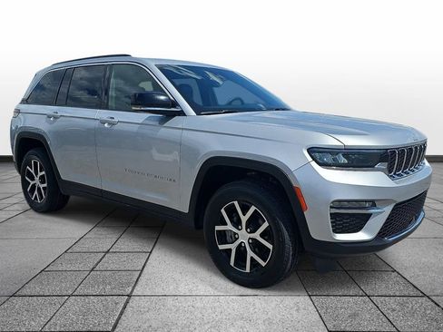 Used 2024 Jeep Grand Cherokee Limited AWD/4WD image 3