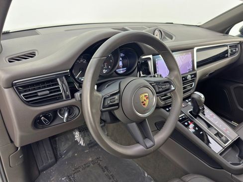 Used 2023 Porsche Macan image 14