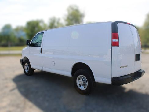Used 2024 Chevrolet Express 2500 w/ Driver Convenience Package image 4