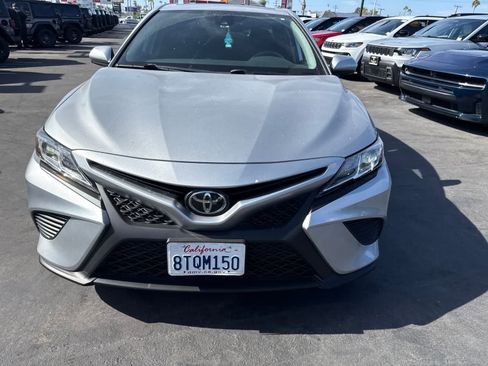 Used 2020 Toyota Camry SE FWD image 6
