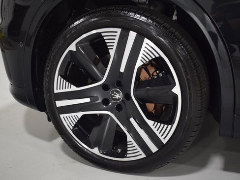 New 2025 Maserati Grecale Folgore image 8