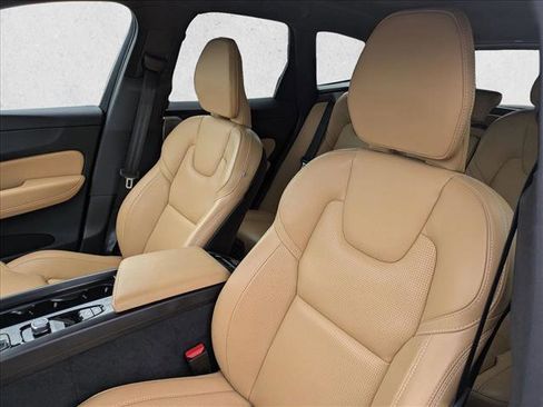 Used 2023 Volvo XC60 B5 Ultimate image 16
