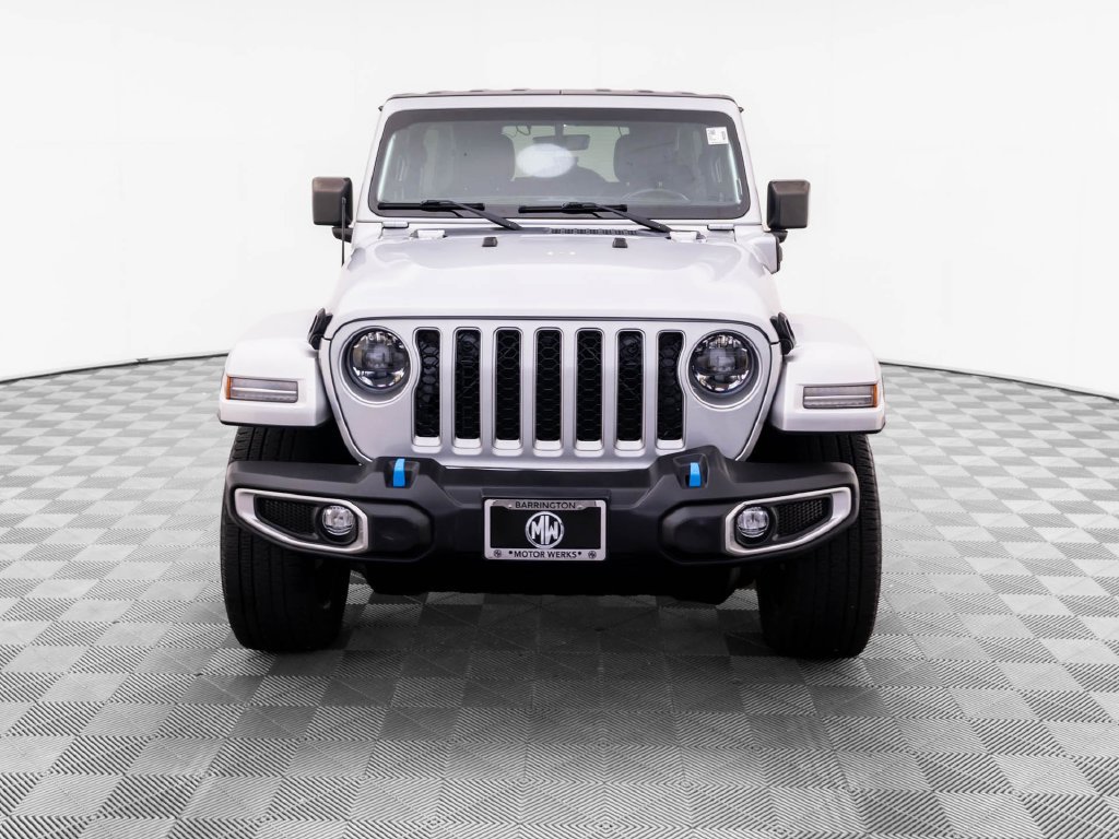 Used 2023 Jeep Wrangler Unlimited Sahara w/ Cold Weather Group AWD/4WD image 9